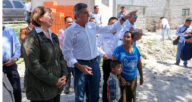 En Tepexi, inicia reconstrucción de viviendas y edificios estatales