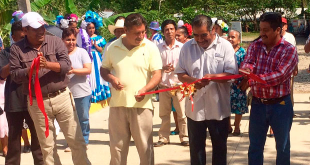 Vecinos de Jalpan inauguran pavimentación de calle