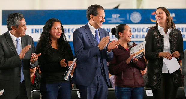 Estudiantes de la BUAP reciben 40% de becas nacionales: Esparza