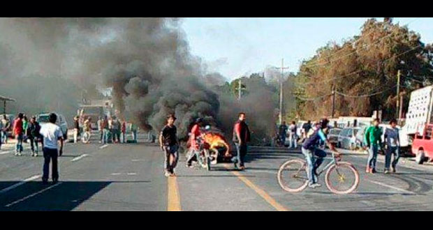 Bloquean por tres horas carretera Acatzingo-Tepeaca
