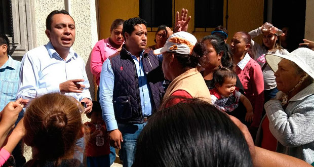 Exigen a Casiano entrega de apoyos; edil “echa la bolita” a regidor