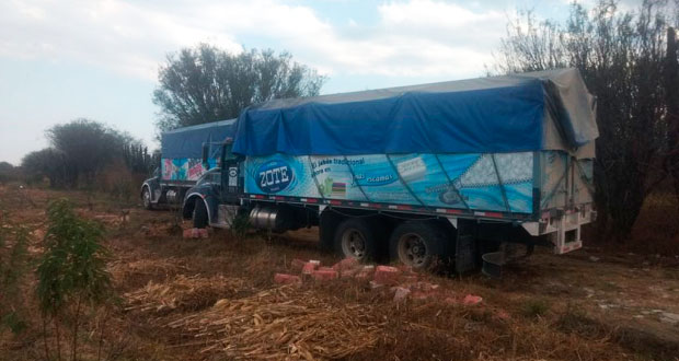 FGE recupera en bodega de Tlacotepec camiones y mercancía robados