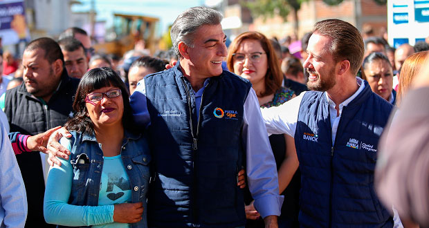 Pavimentación beneficiará a más de 65 mil familias en Puebla