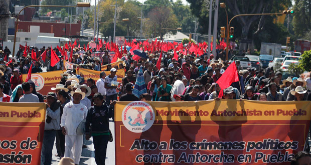 Antorchistas protestan y exigen justicia para edil de Huitzilan