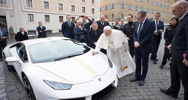 Papa Francisco Lamborghini