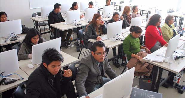 Participan más de 4 mil docentes poblanos en taller de desempeño