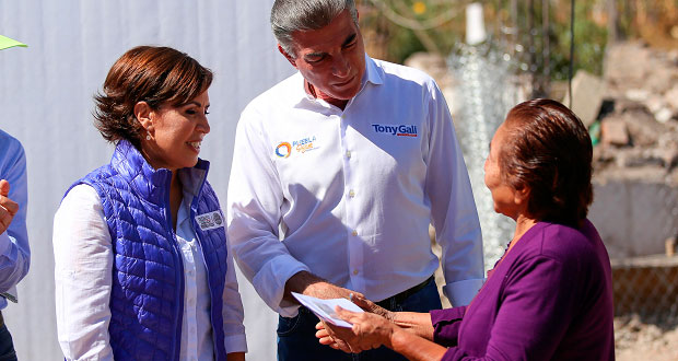 Sedatu entrega tarjetas para reconstrucción de casas en Chiautla