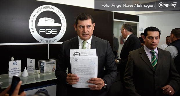 Armenta va a FGE pidiendo informes y se encuentra con citatorio por fraude