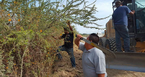 4 comunidades se unen para mejorar camino en Tepexi de Rodríguez