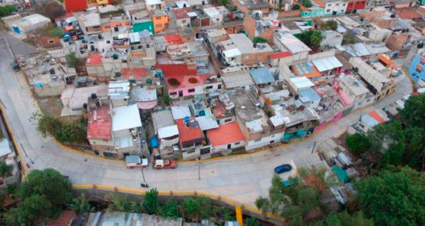 Vecinos y autoridades inauguran pavimentación de calle en Atlixco