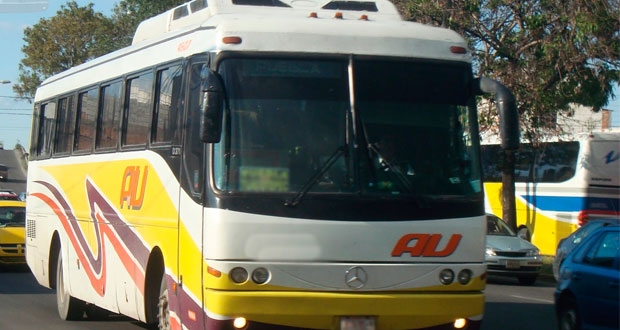 Conductor de autobús AU atropella y mata a mujer en Chapulco