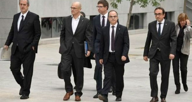 Juez español ordena apresar a 9 ministros catalanes destituidos