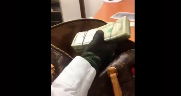 En aeropuerto de Puebla, mujer pretendía viajar con 900 mil pesos