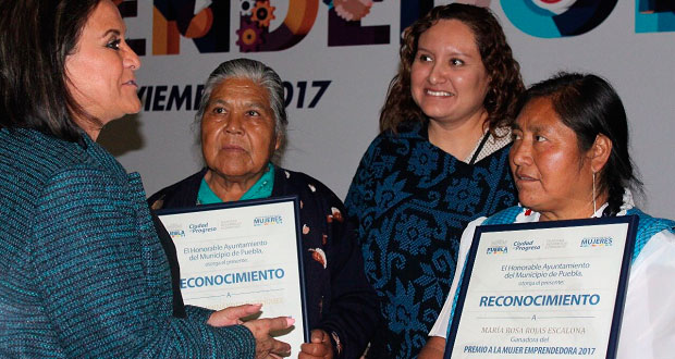 Ayuntamiento de Puebla reconoce a 5 mujeres por ser emprendedoras