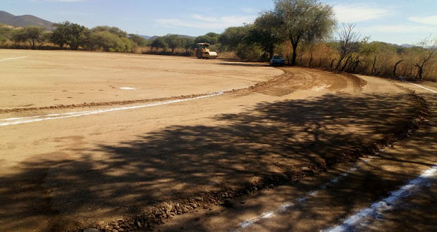 Inician construcción de unidad deportiva en Acatlán de Osorio