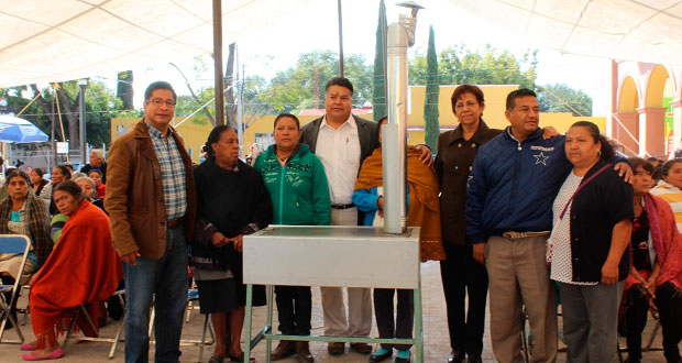 Entregan 200 estufas ecológicas en Santiago Miahuatlán