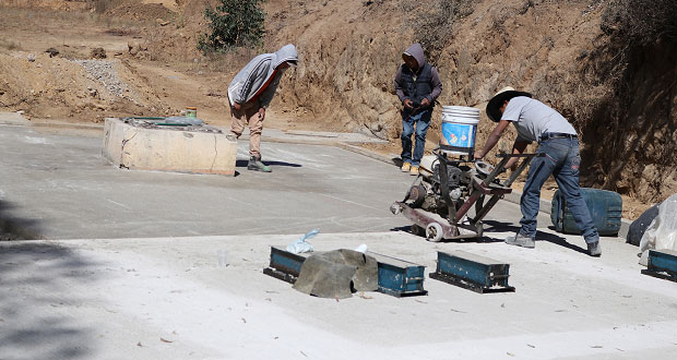 Inicia pavimentación con concreto hidráulico en Ocoyucan