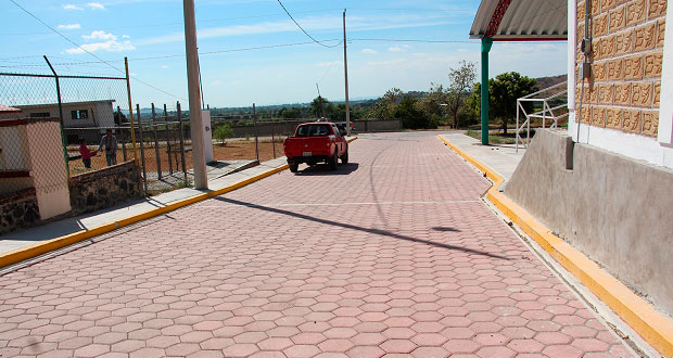 Pavimentan avenida de San Hipólito Achiapa en Ocoyucan
