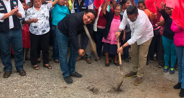 Inician pavimentación con concreto hidráulico en calle de Xicotepec