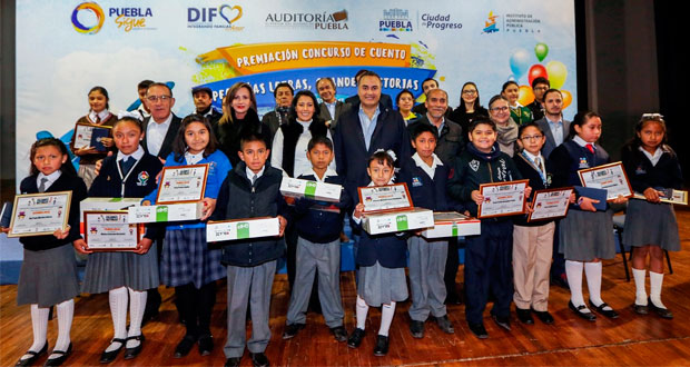 Auditoría de Puebla realiza premiación de concurso de cuento