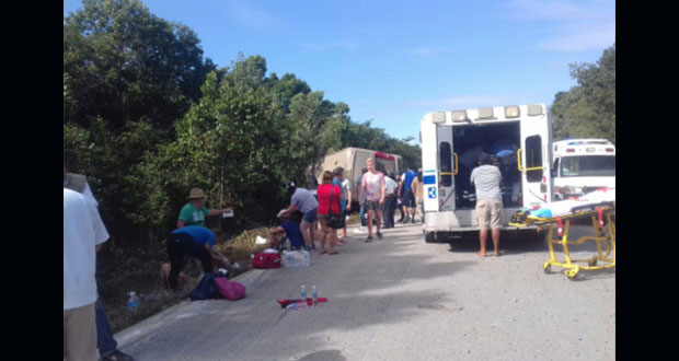 Por volcadura en Quintana Roo, 1 mexicano y 11 extranjeros muertos