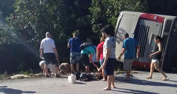 Volcadura de autobús en Quintana Roo deja 11 muertos y 20 heridos