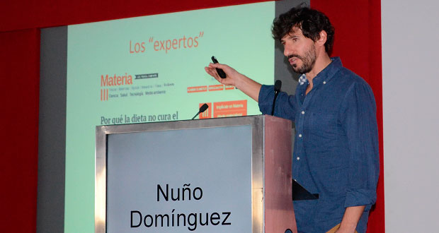 Periodista de ciencia de El País da ponencia en la BUAP