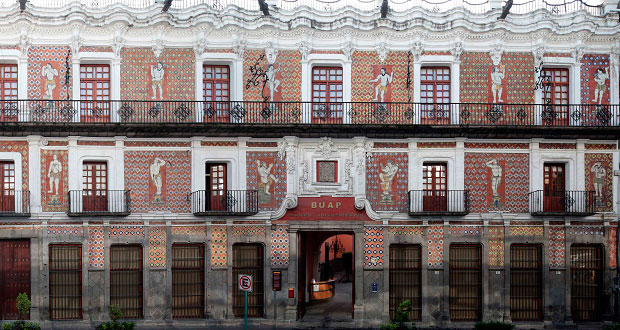 BUAP destaca arquitectura e historia de su Casa de los Muñecos