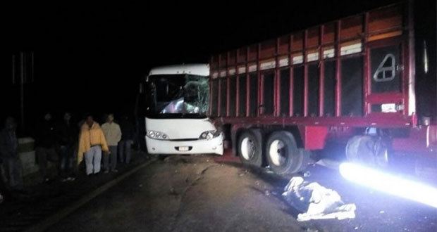 Un muerto y 19 heridos deja choque en la Puebla-Orizaba