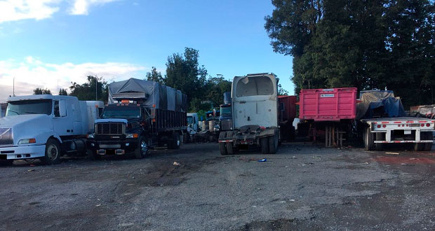 Aseguran corralón con 12 vehículos y 8 plataformas en Xicotepec