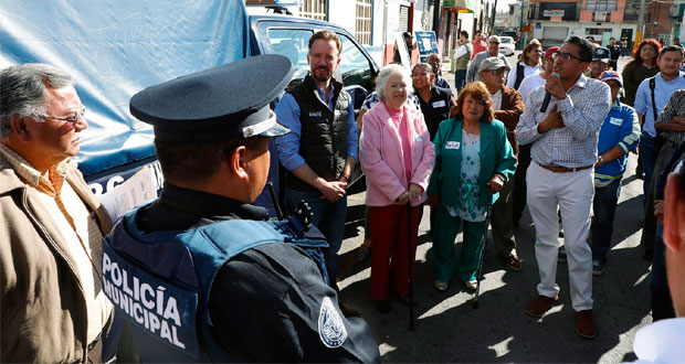 Banck entrega patrulla a vecinos de San Felipe Hueyotlipan