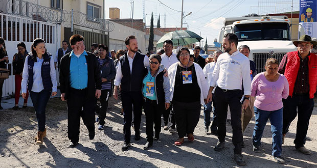 Banck y vecinos de San Francisco supervisan pavimentación de calles