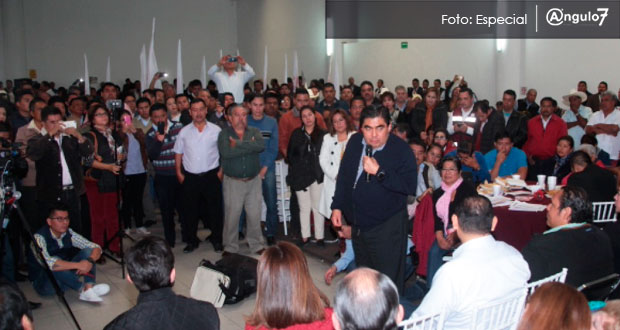 Barbosa abre Morena a priistas y panistas “comprometidos” con Puebla