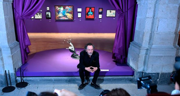 Tim Burton visita CDMX para afinar detalles de su exposición