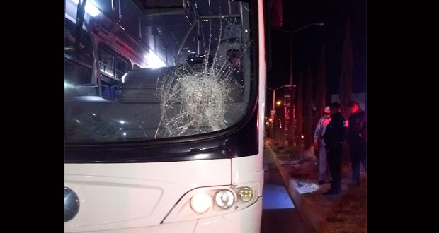 Unidad de L1 de RUTA atropella a peatón en el bulevar Atlixco