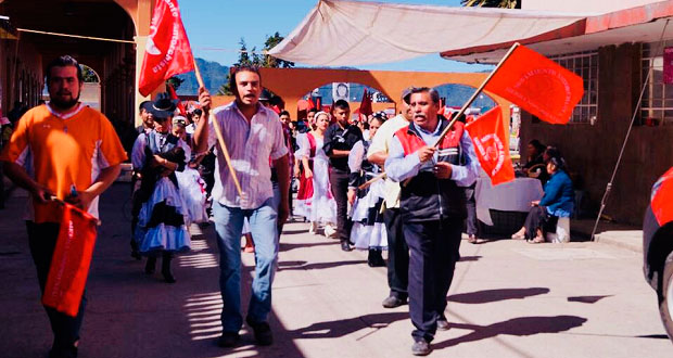 Antorcha inaugura pavimentación hidráulica en calle de Tetéles