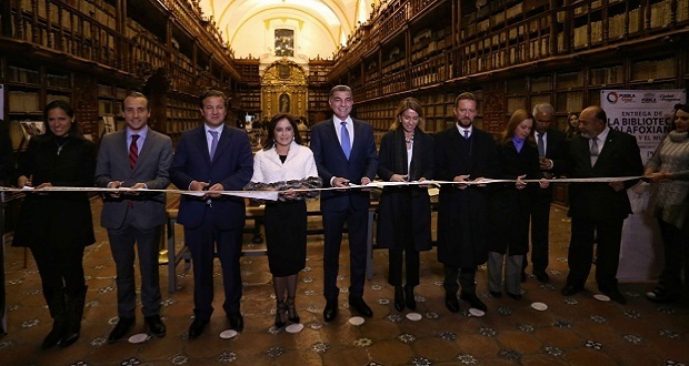 Antonio Gali y Luis Banck reabren biblioteca Palafoxiana