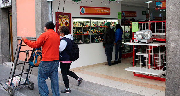 Compradores y morosos, clientes de casas de empeño en época navideña