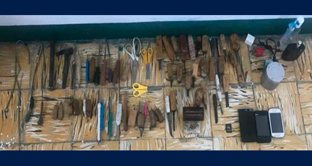 Aseguran 60 armas blancas en operativo a penal de Tehuacán