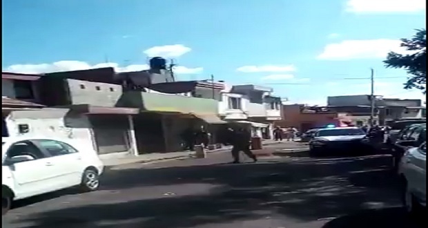 Uniformados y presuntos narcomenudistas se enfrentan en La Ciénega