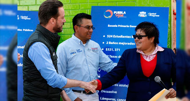 Banck entrega baños rehabilitados en Primaria General México