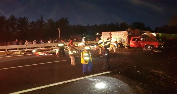 Camioneta con peregrinos es impactada en la México-Puebla