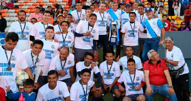Gali premia a ganadores de segunda edición de copa Champions 2017