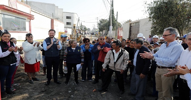 Banck inicia pavimentación de calle Lago de Chapala, en Xilotzingo. Foto: Especial