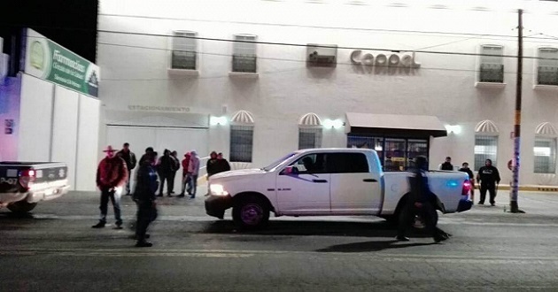 Sujetos intentan saquear tienda Coppel y una farmacia en Acajete