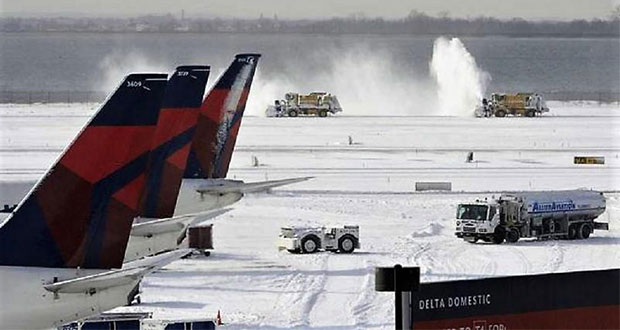 Cancela 2 mil vuelos en tres aeropuertos de Nueva York por nieve