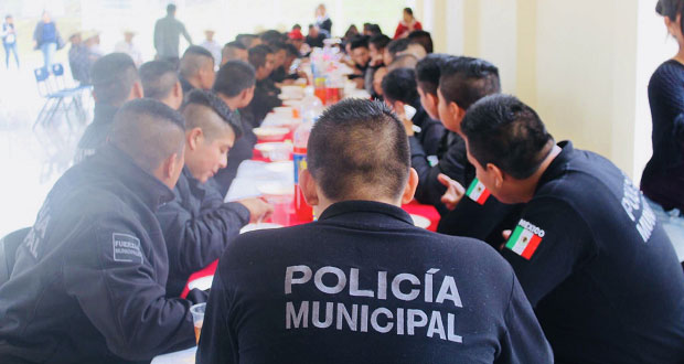 Comuna de Huitzilan de Serdán festeja a policías municipales
