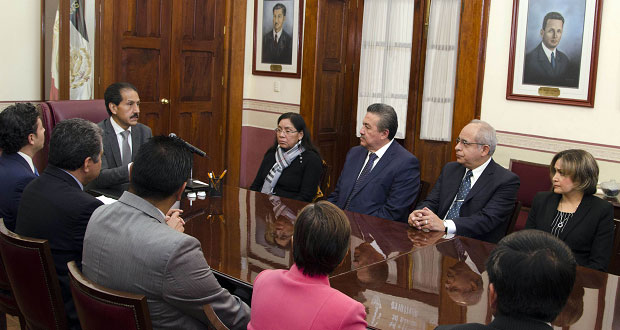 Esparza toma protesta a funcionarios de su 2° rectorado en BUAP