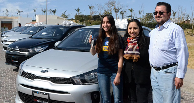 Dan casa, auto y bono a ganador de 2° premio del Sorteo BUAP