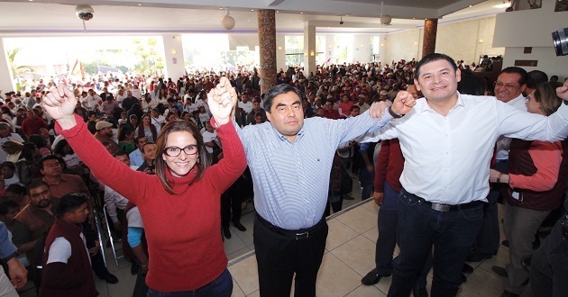 En Puebla se ejerce el poder con formas monárquicas, dice Barbosa.